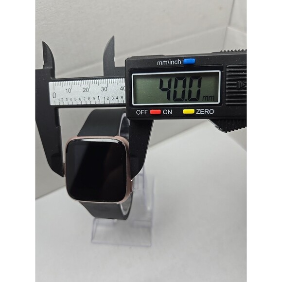 Fitbit Versa FB504 Smartwatch Fitness Heart Rate Bluetooth Activity W/ Charger - Picture 6 of 12